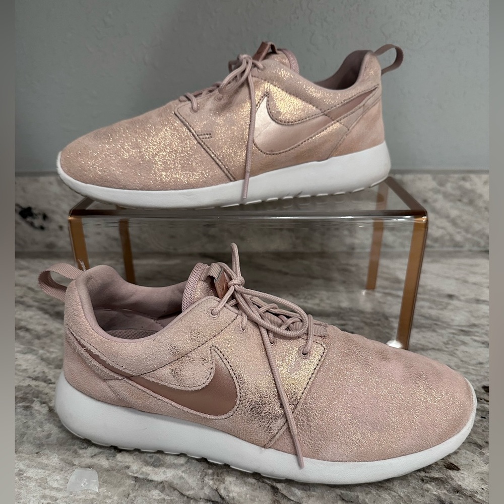 Nike Roshe One Premium rose gold Metallic Sz 10